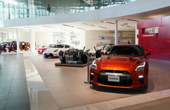 a car showroom filled with lots of cars
